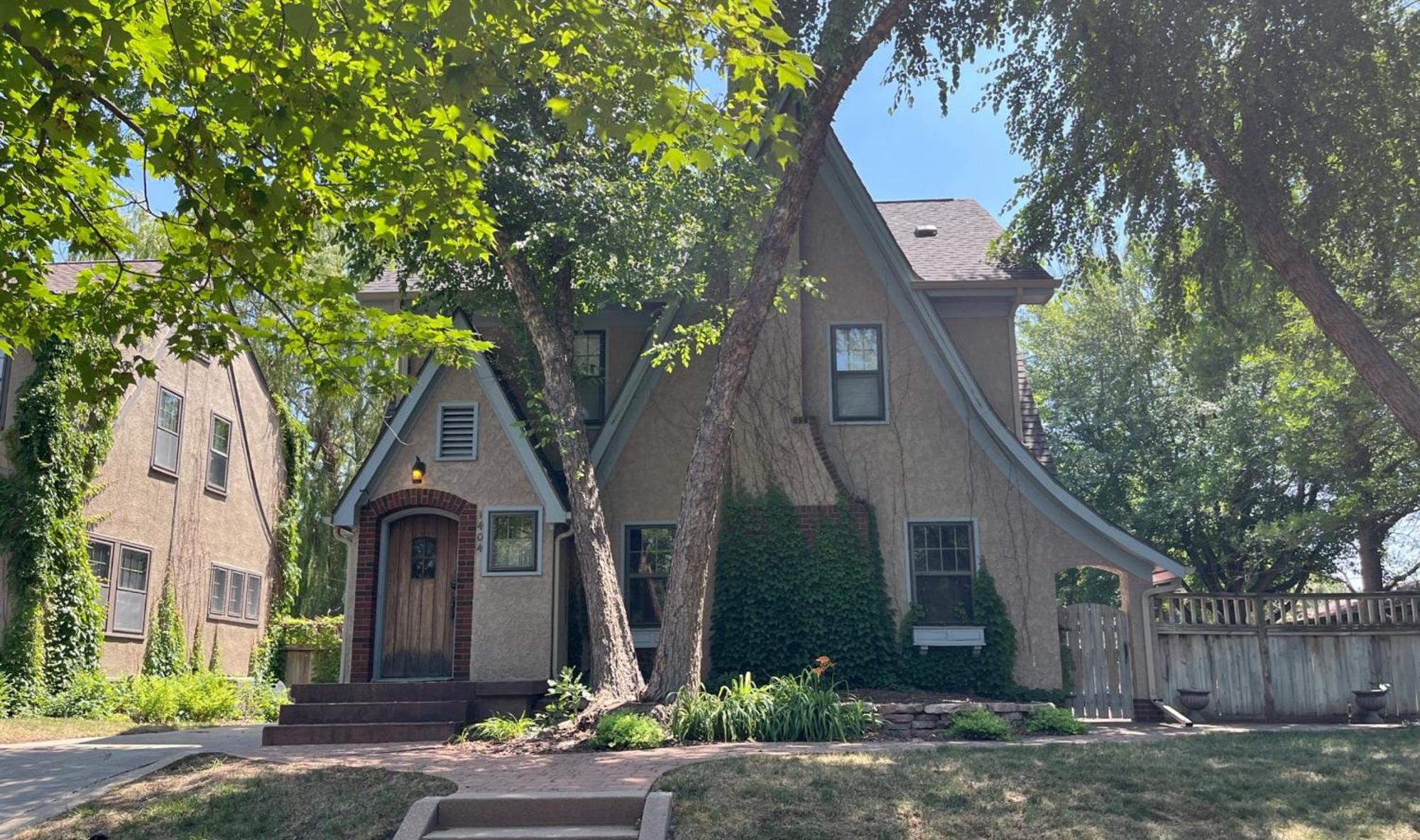 Historic Twin Tudors Inn Sioux Falls Exterior foto